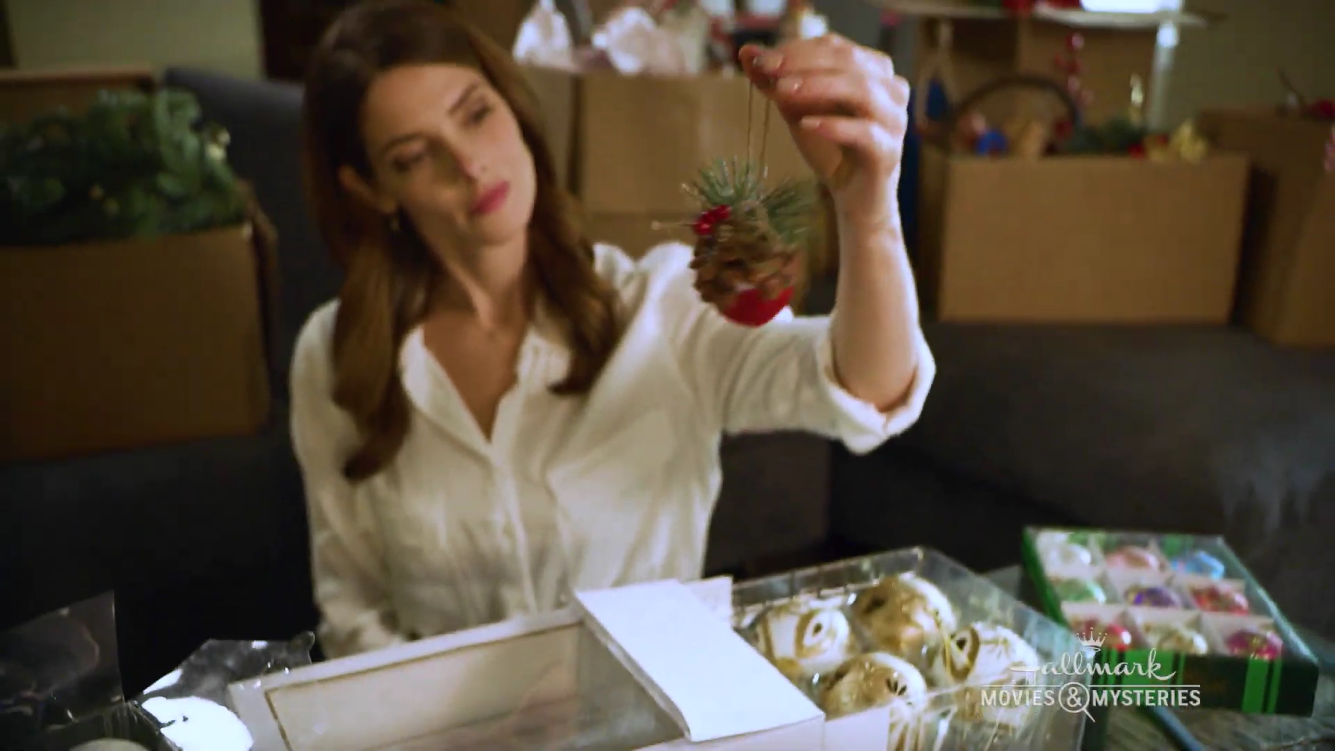 Ashley-Greene-dot-nl_OnLocation-ALittleChristmasCharm0100.jpg