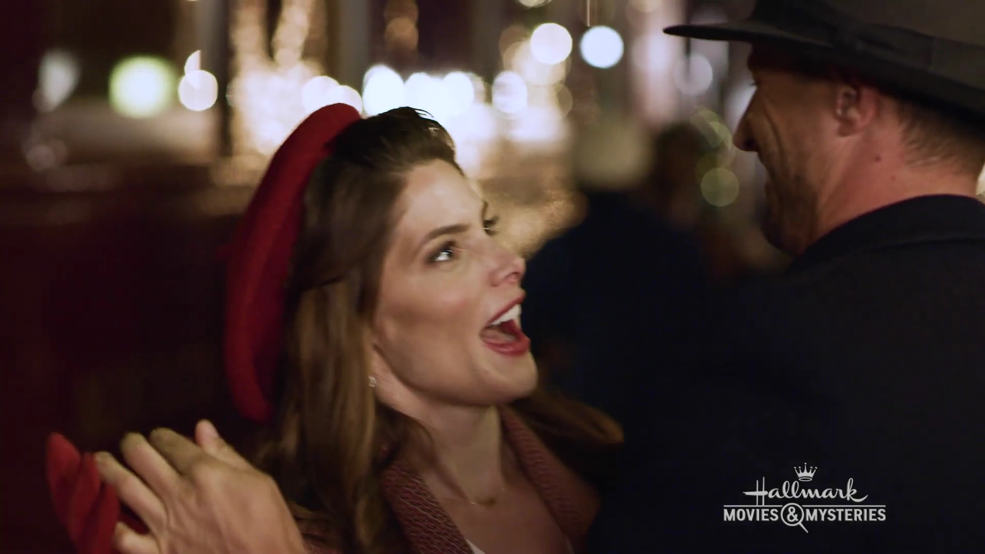 Ashley-Greene-dot-nl_OnLocation-ALittleChristmasCharm0111.jpg