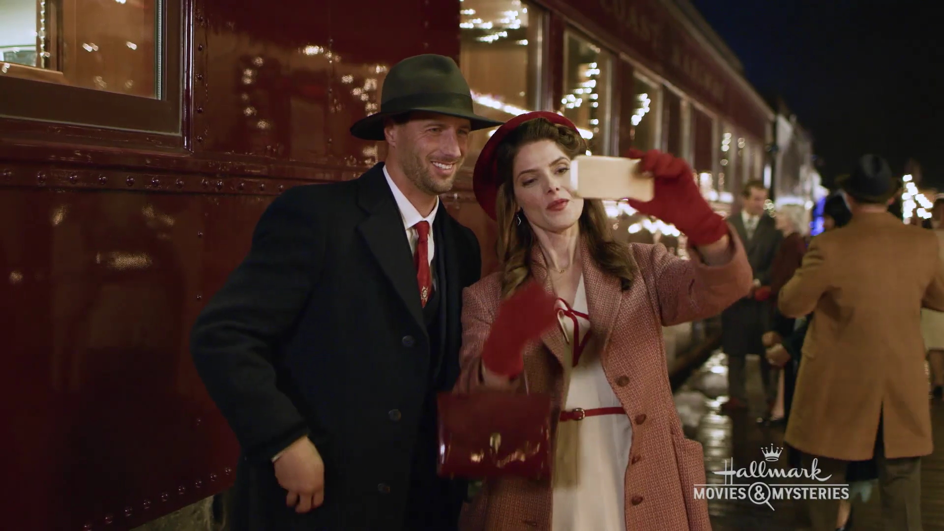 Ashley-Greene-dot-nl_OnLocation-ALittleChristmasCharm0112.jpg