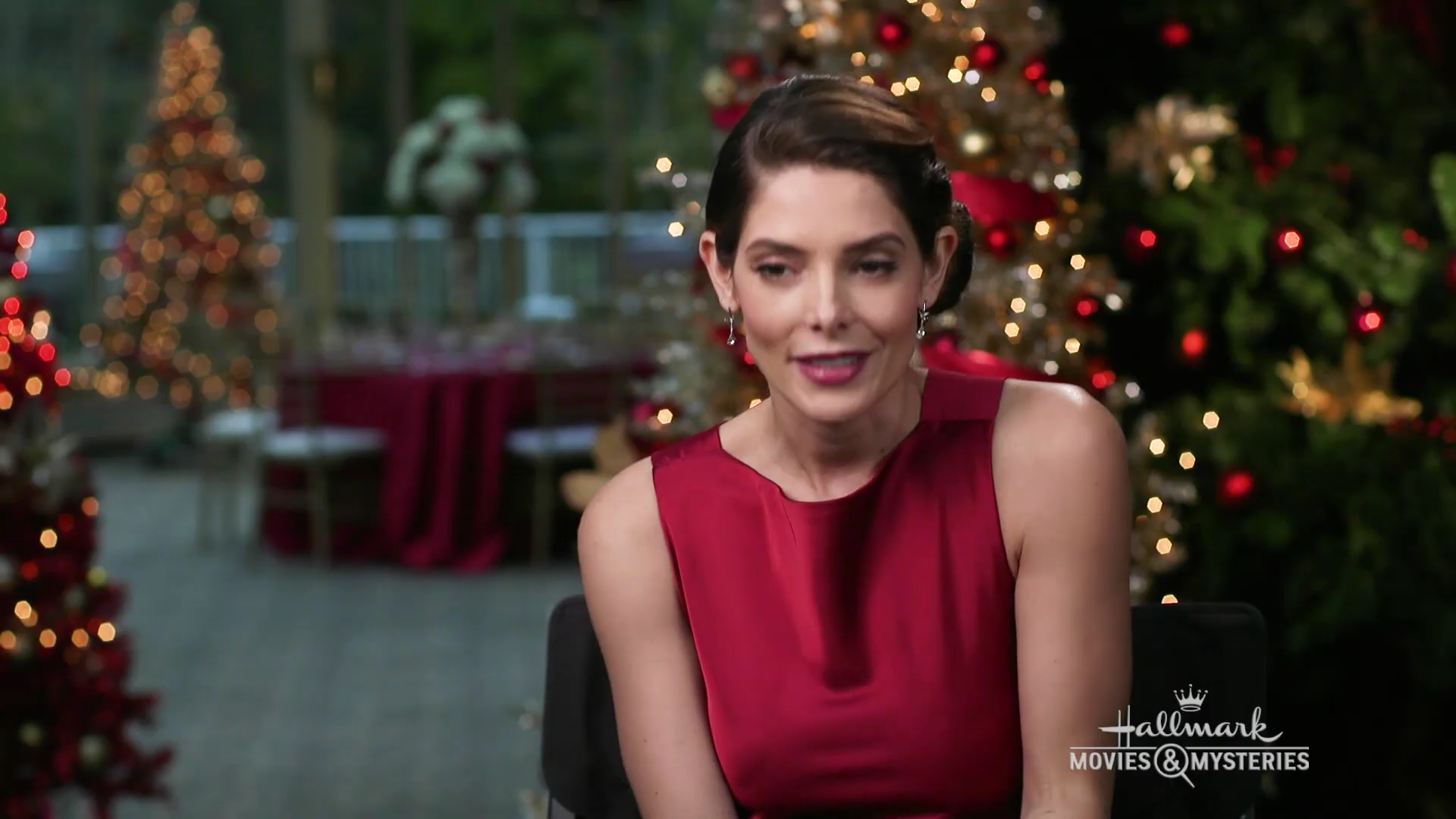 Ashley-Greene-dot-nl_OnLocation-ALittleChristmasCharm0115.jpg