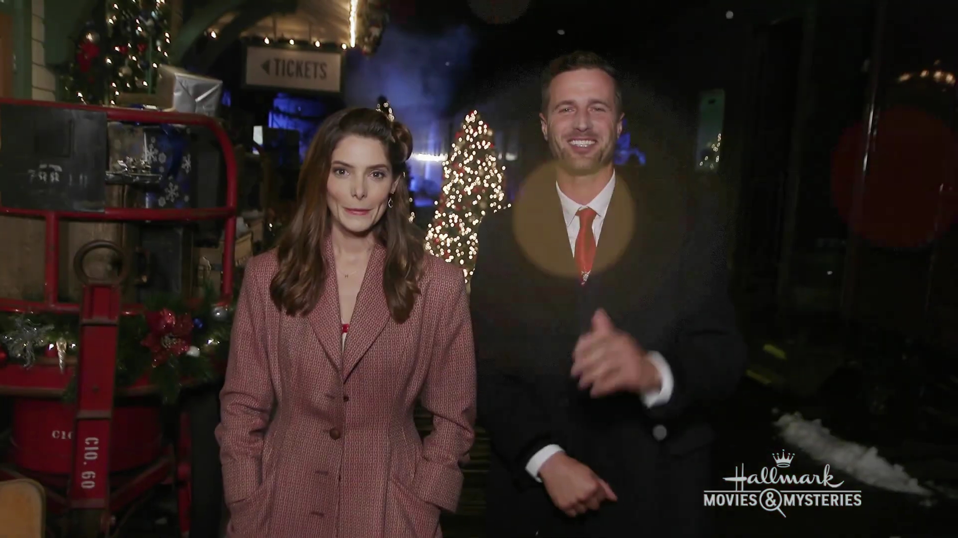 Ashley-Greene-dot-nl_OnLocation-ALittleChristmasCharm0120.jpg