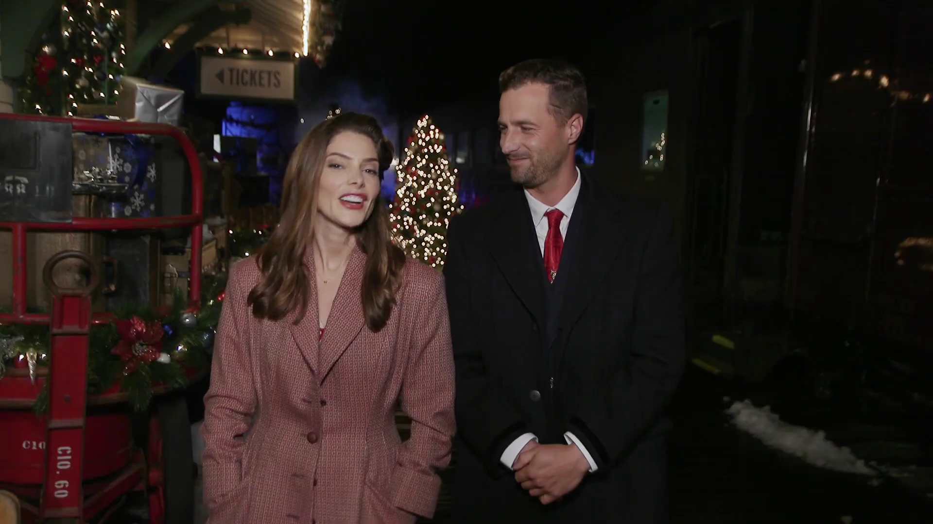 Ashley-Greene-dot-nl_OnLocation-ALittleChristmasCharm0125.jpg