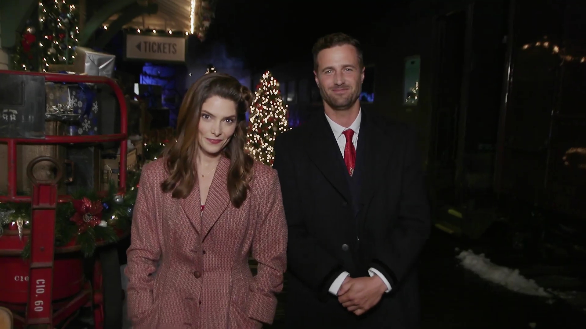 Ashley-Greene-dot-nl_OnLocation-ALittleChristmasCharm0126.jpg