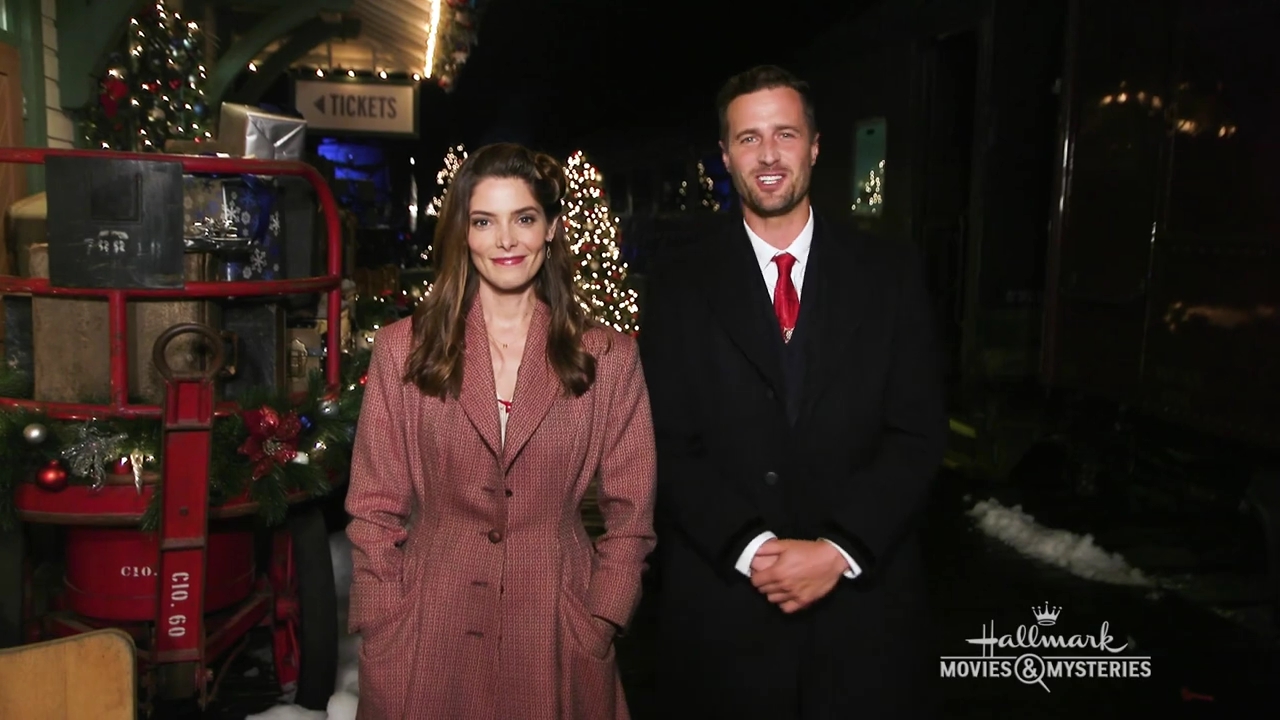 Ashley-Greene-dot-nl_Preview-ALittleChristmasCharm0015.jpg