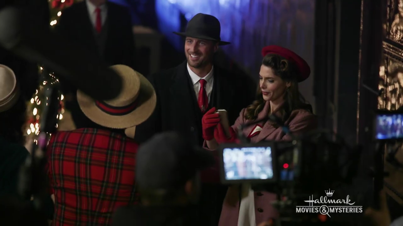Ashley-Greene-dot-nl_Preview-ALittleChristmasCharm0016.jpg