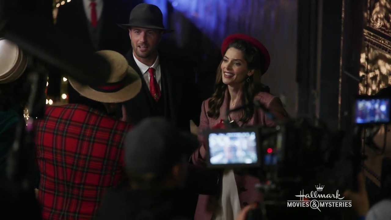 Ashley-Greene-dot-nl_Preview-ALittleChristmasCharm0017.jpg