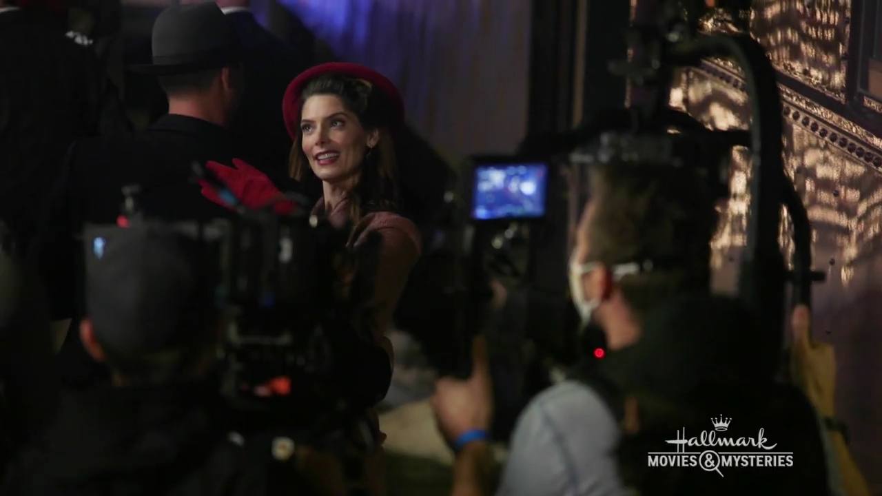 Ashley-Greene-dot-nl_Preview-ALittleChristmasCharm0023.jpg