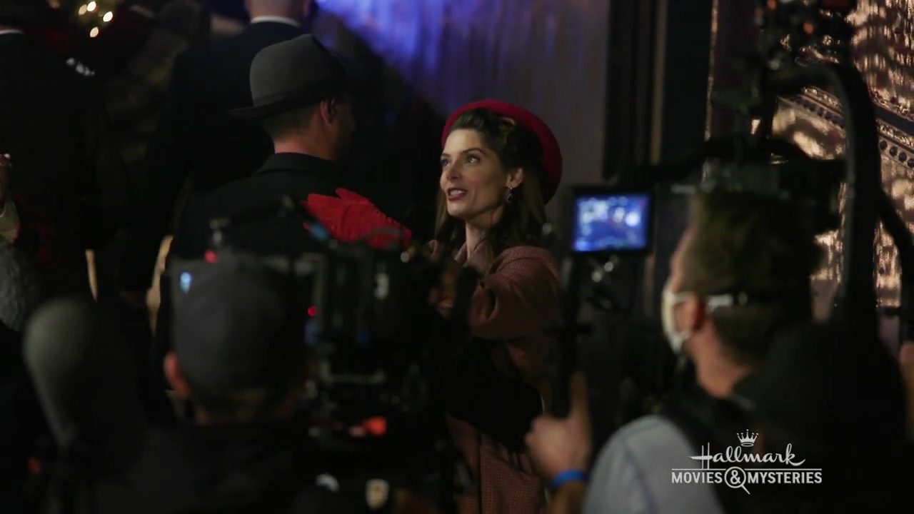 Ashley-Greene-dot-nl_Preview-ALittleChristmasCharm0024.jpg