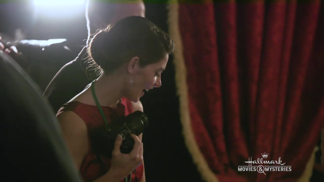 Ashley-Greene-dot-nl_Preview-ALittleChristmasCharm0026.jpg