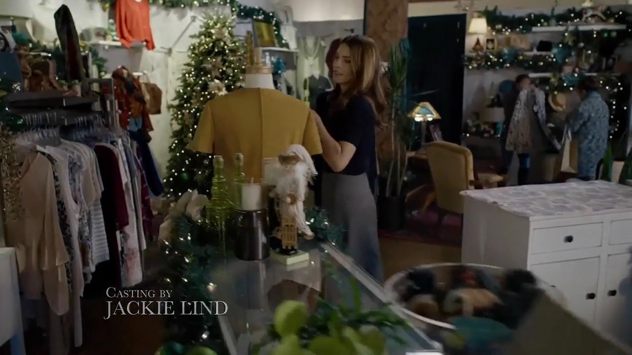 Ashley-Greene-dot-nl_ALittleChristmasCharm0039.jpg