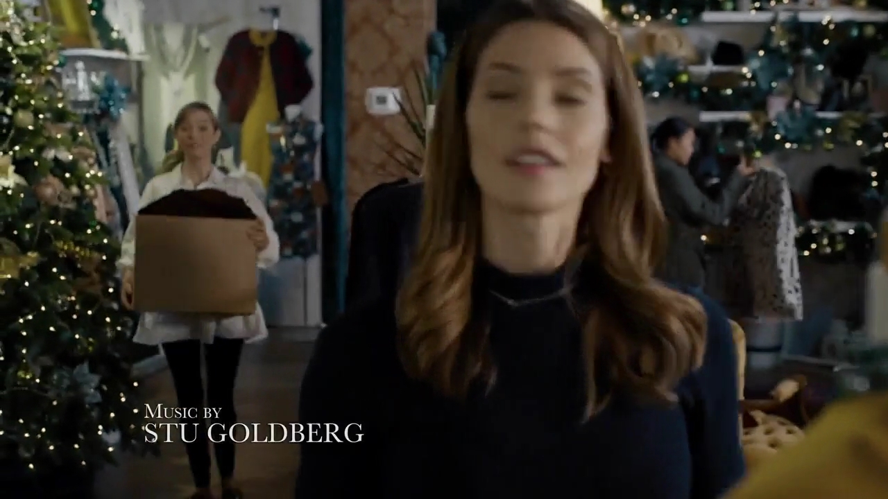 Ashley-Greene-dot-nl_ALittleChristmasCharm0044.jpg
