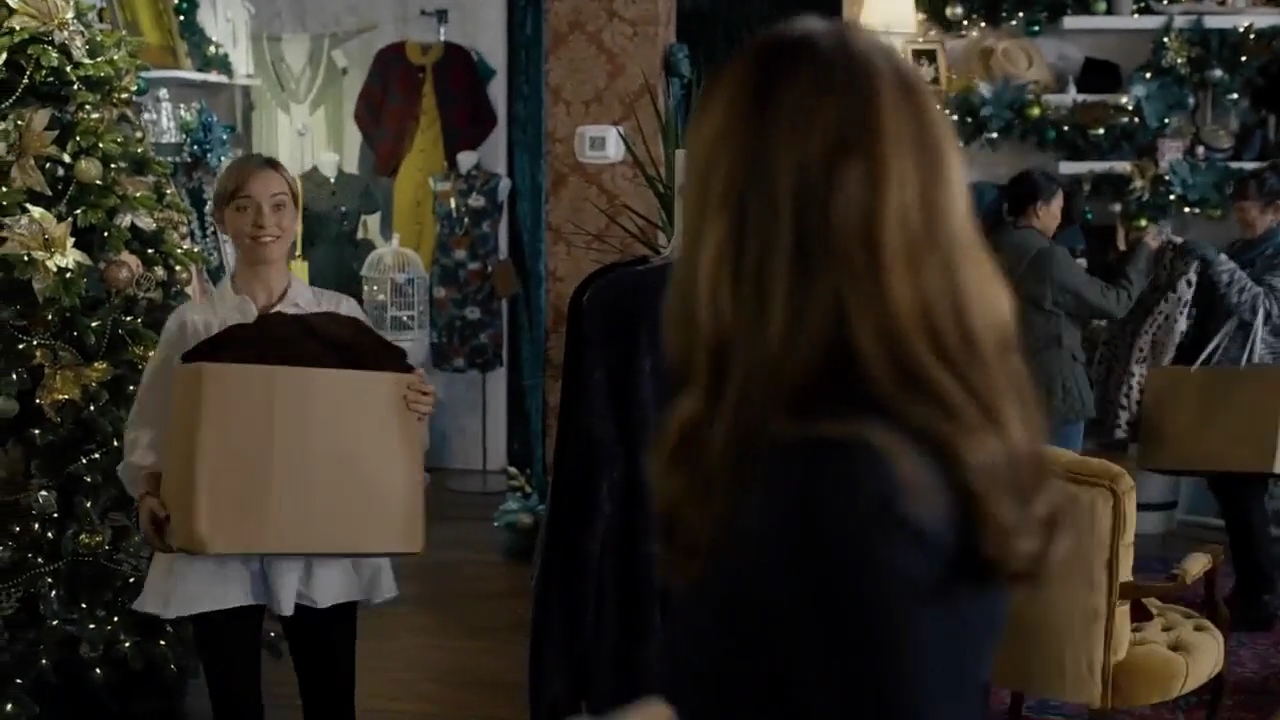 Ashley-Greene-dot-nl_ALittleChristmasCharm0045.jpg