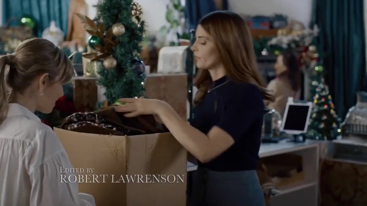 Ashley-Greene-dot-nl_ALittleChristmasCharm0050.jpg