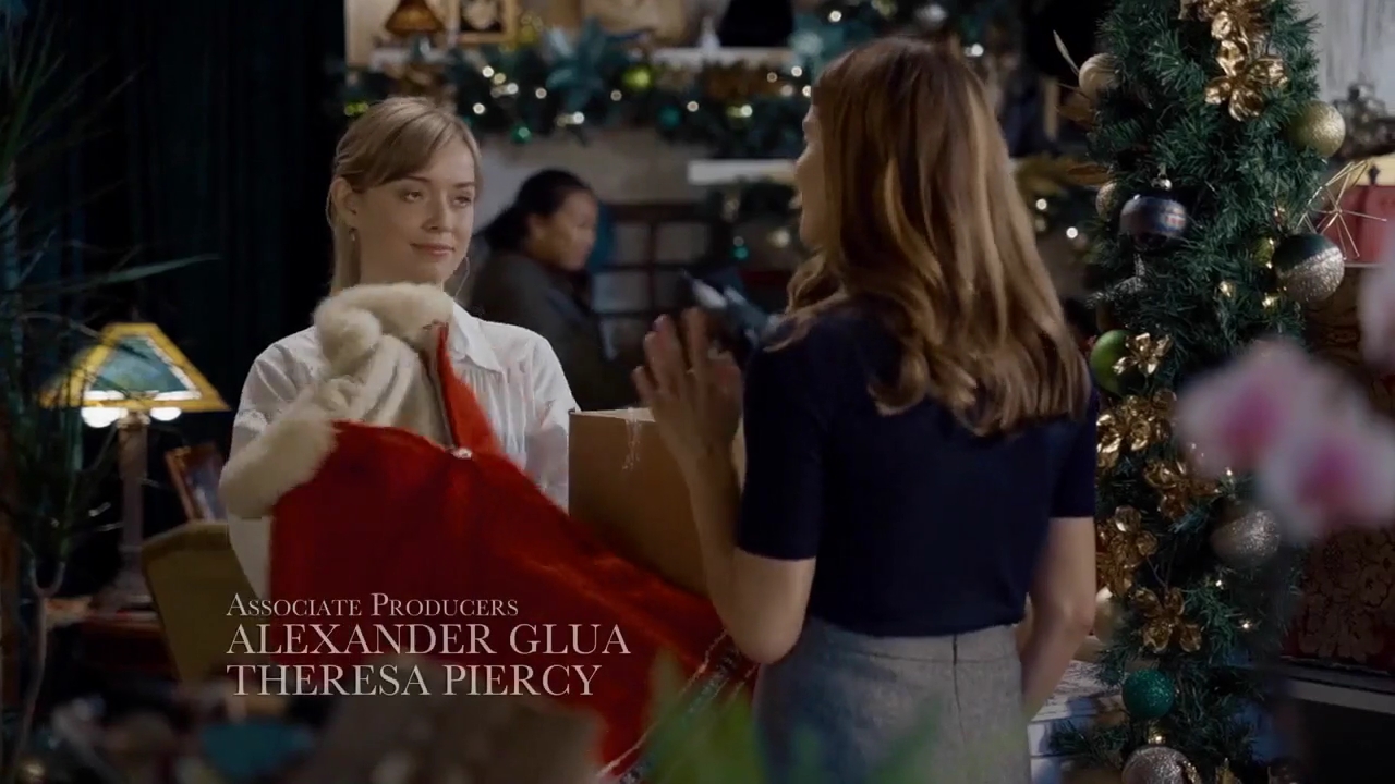 Ashley-Greene-dot-nl_ALittleChristmasCharm0066.jpg