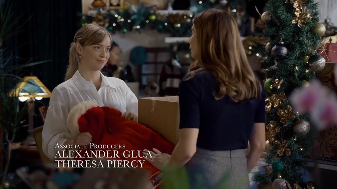 Ashley-Greene-dot-nl_ALittleChristmasCharm0067.jpg