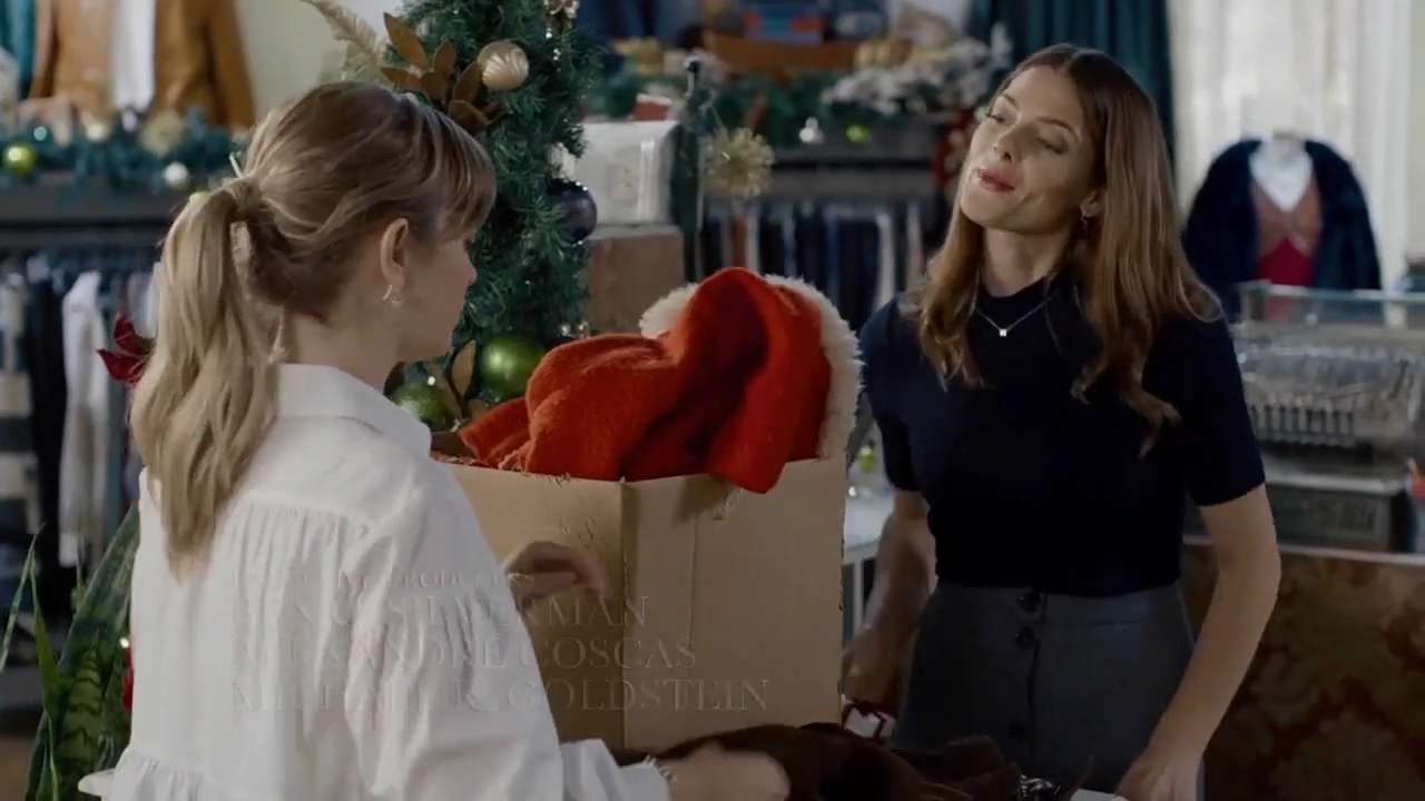 Ashley-Greene-dot-nl_ALittleChristmasCharm0080.jpg