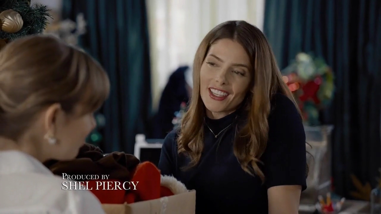 Ashley-Greene-dot-nl_ALittleChristmasCharm0089.jpg