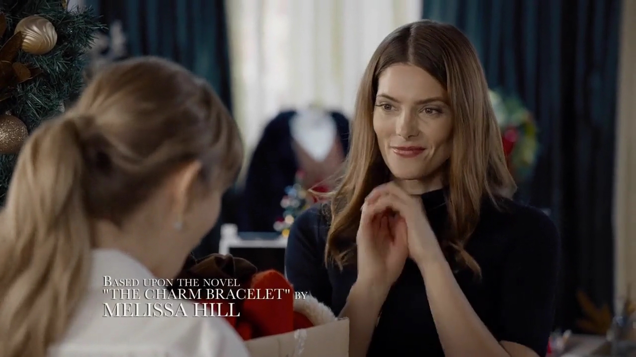 Ashley-Greene-dot-nl_ALittleChristmasCharm0095.jpg