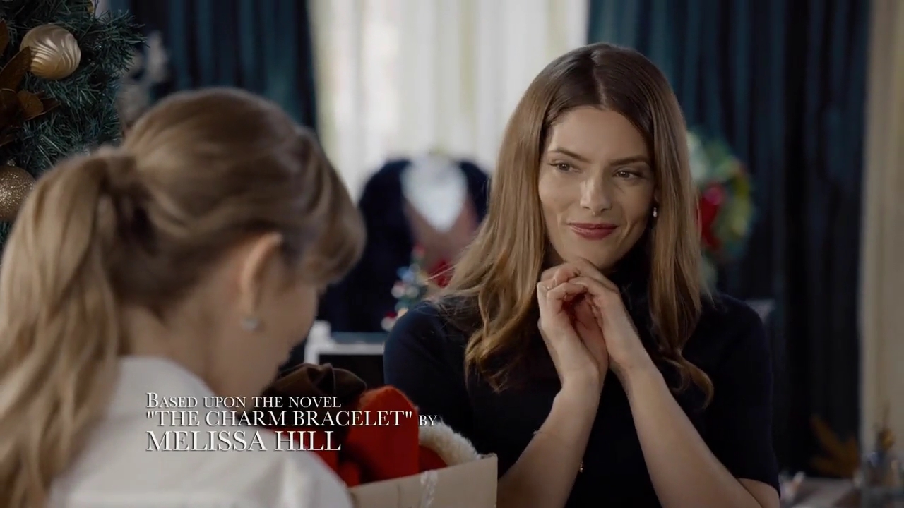 Ashley-Greene-dot-nl_ALittleChristmasCharm0096.jpg