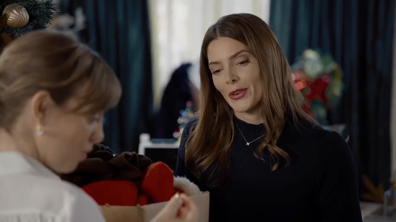 Ashley-Greene-dot-nl_ALittleChristmasCharm0103.jpg