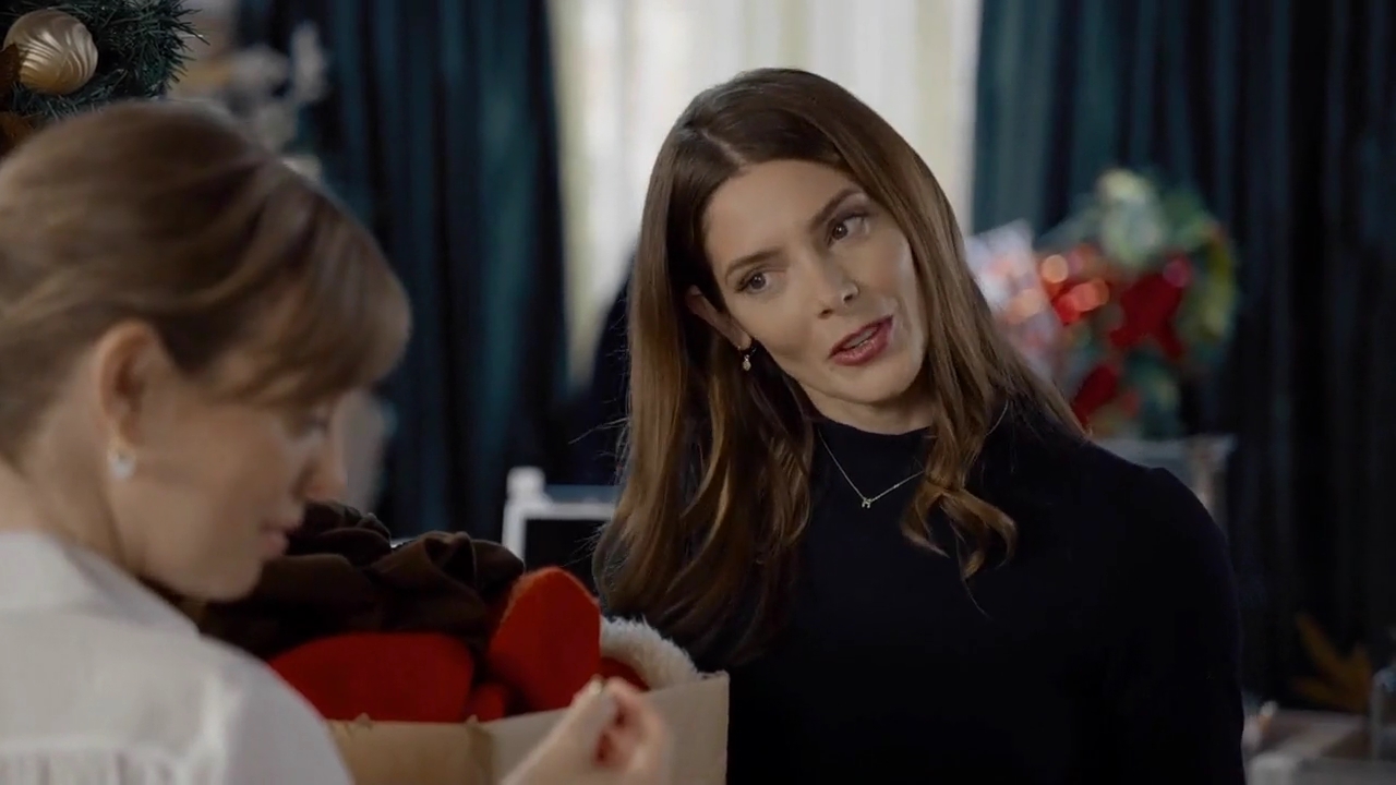 Ashley-Greene-dot-nl_ALittleChristmasCharm0104.jpg