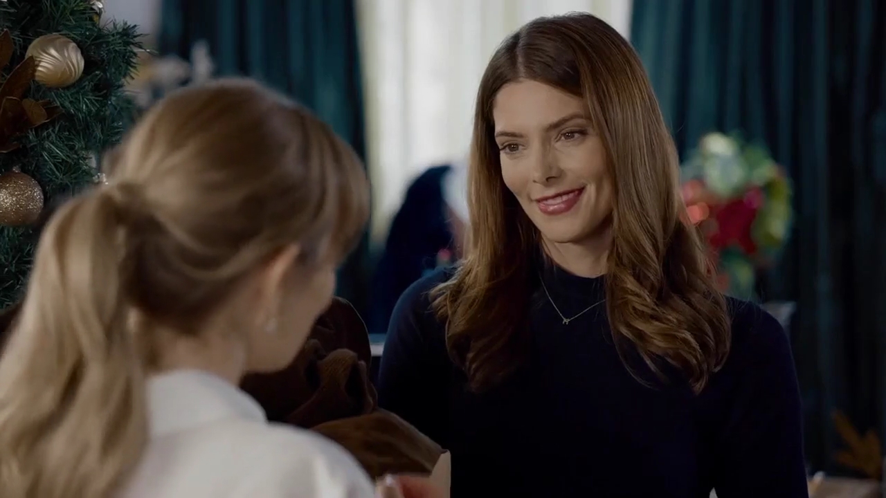 Ashley-Greene-dot-nl_ALittleChristmasCharm0108.jpg