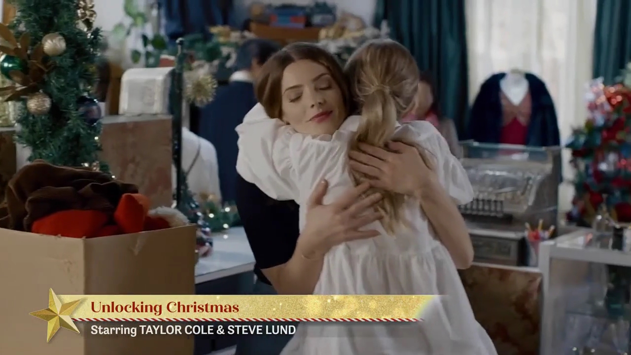 Ashley-Greene-dot-nl_ALittleChristmasCharm0120.jpg