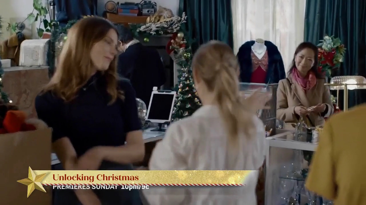 Ashley-Greene-dot-nl_ALittleChristmasCharm0123.jpg