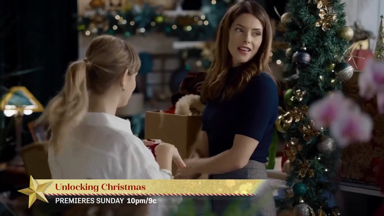 Ashley-Greene-dot-nl_ALittleChristmasCharm0124.jpg
