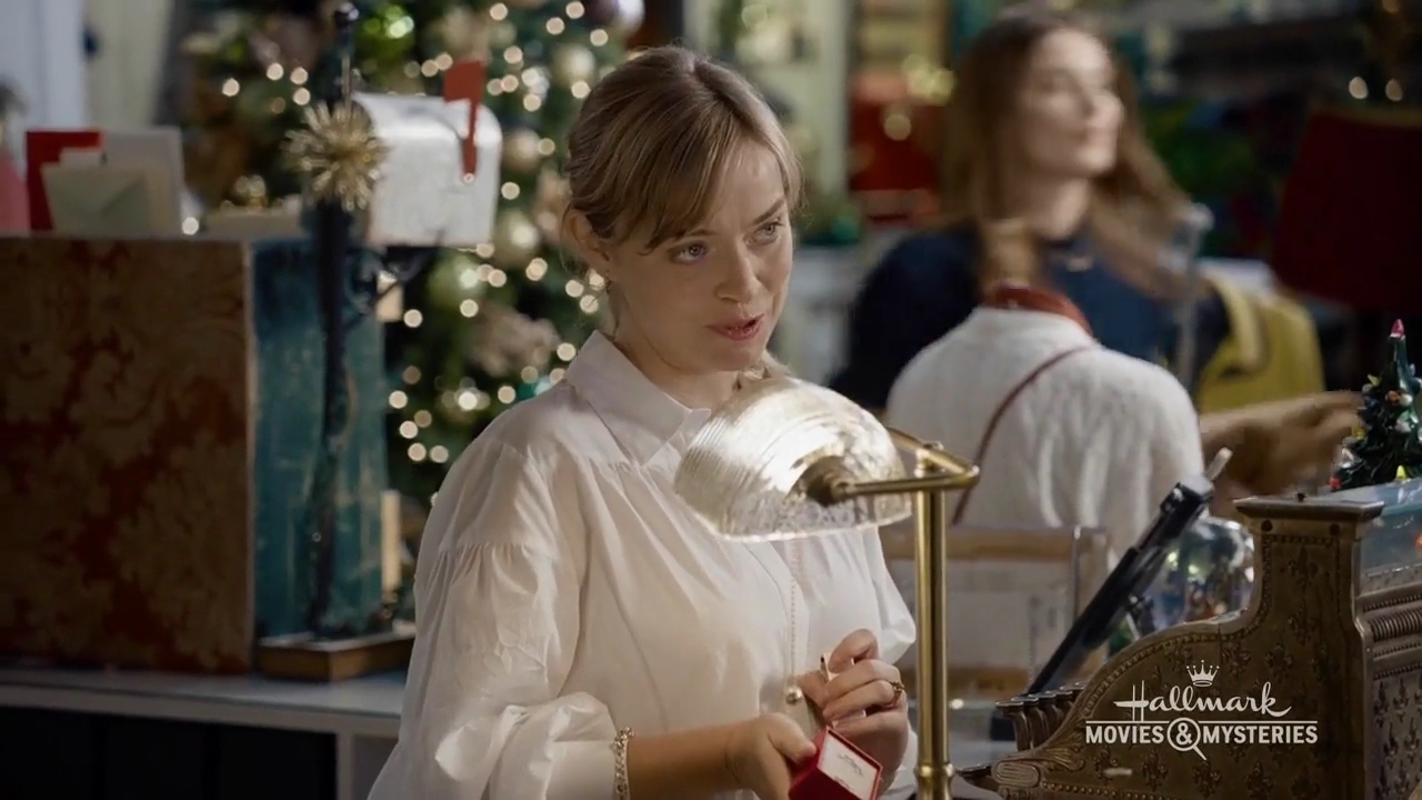 Ashley-Greene-dot-nl_ALittleChristmasCharm0130.jpg