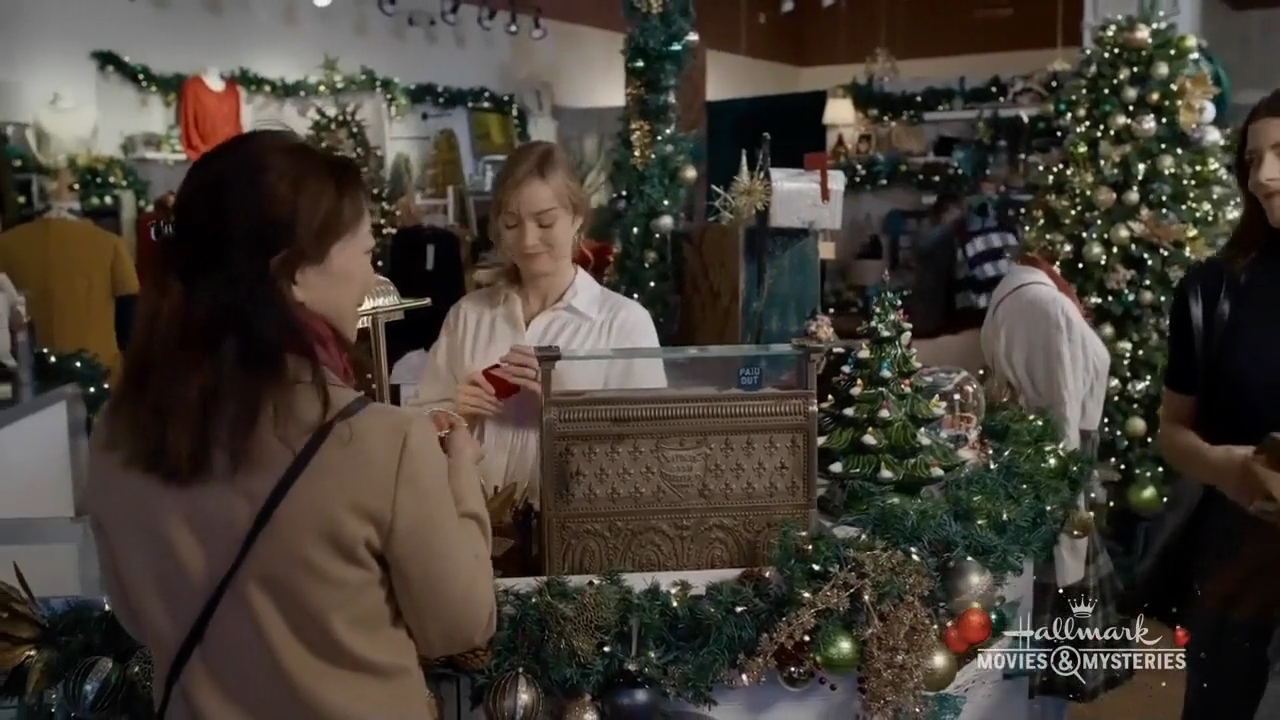 Ashley-Greene-dot-nl_ALittleChristmasCharm0132.jpg