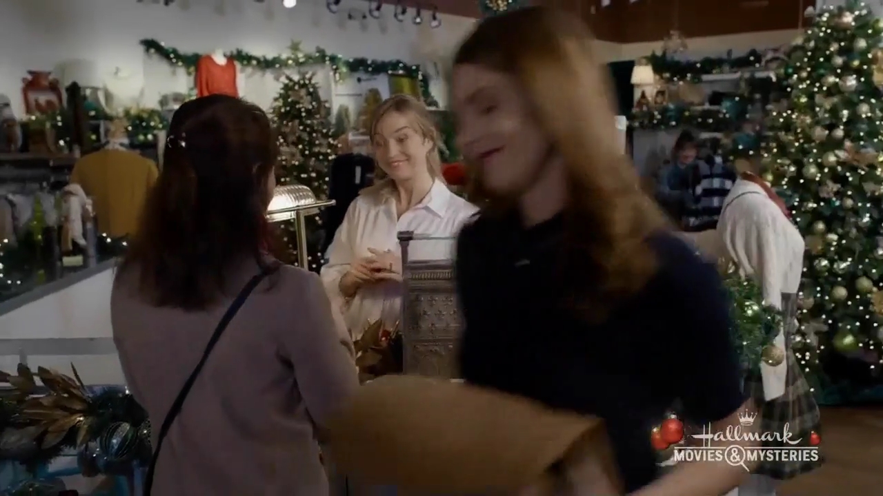 Ashley-Greene-dot-nl_ALittleChristmasCharm0133.jpg
