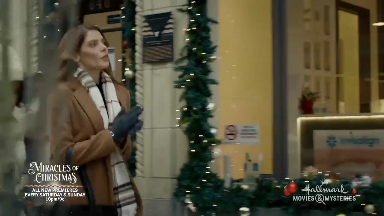 Ashley-Greene-dot-nl_ALittleChristmasCharm0139.jpg