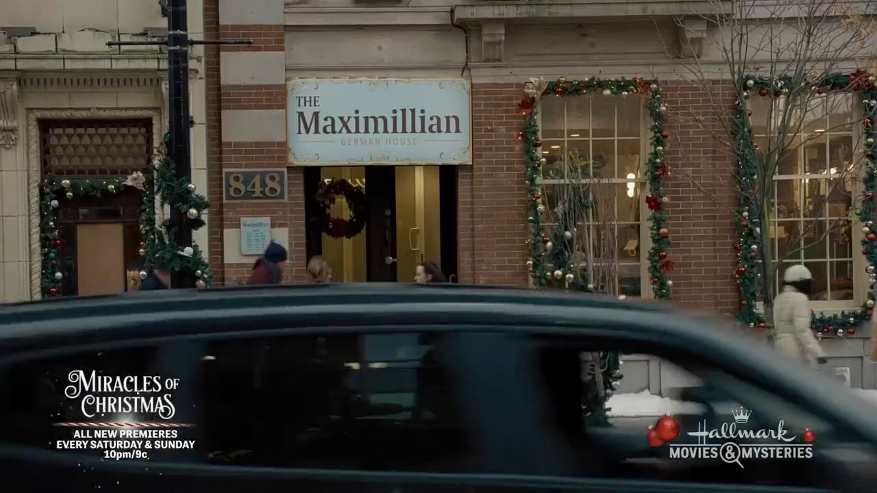 Ashley-Greene-dot-nl_ALittleChristmasCharm0140.jpg
