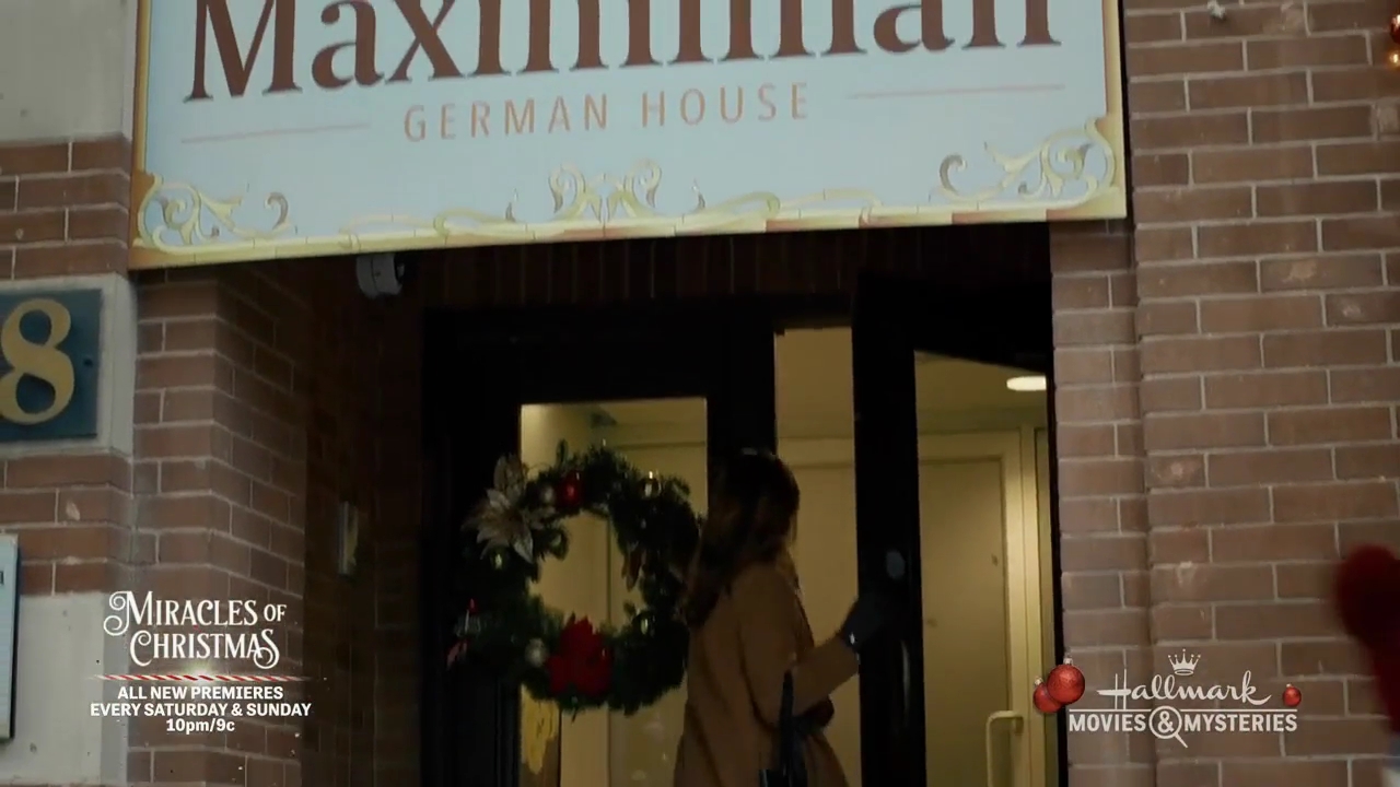 Ashley-Greene-dot-nl_ALittleChristmasCharm0144.jpg