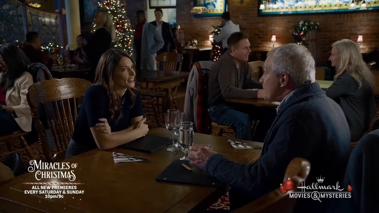 Ashley-Greene-dot-nl_ALittleChristmasCharm0147.jpg