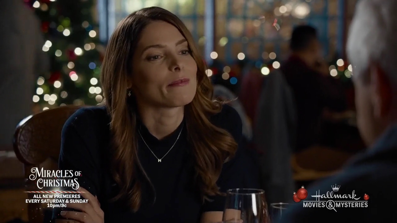Ashley-Greene-dot-nl_ALittleChristmasCharm0151.jpg