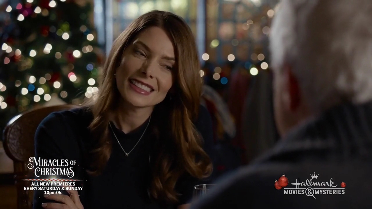 Ashley-Greene-dot-nl_ALittleChristmasCharm0162.jpg