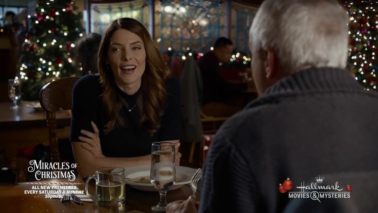 Ashley-Greene-dot-nl_ALittleChristmasCharm0341.jpg