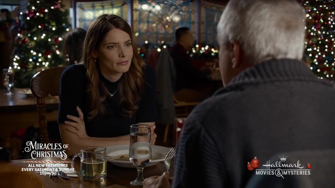 Ashley-Greene-dot-nl_ALittleChristmasCharm0346.jpg