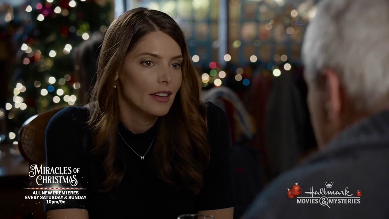 Ashley-Greene-dot-nl_ALittleChristmasCharm0350.jpg