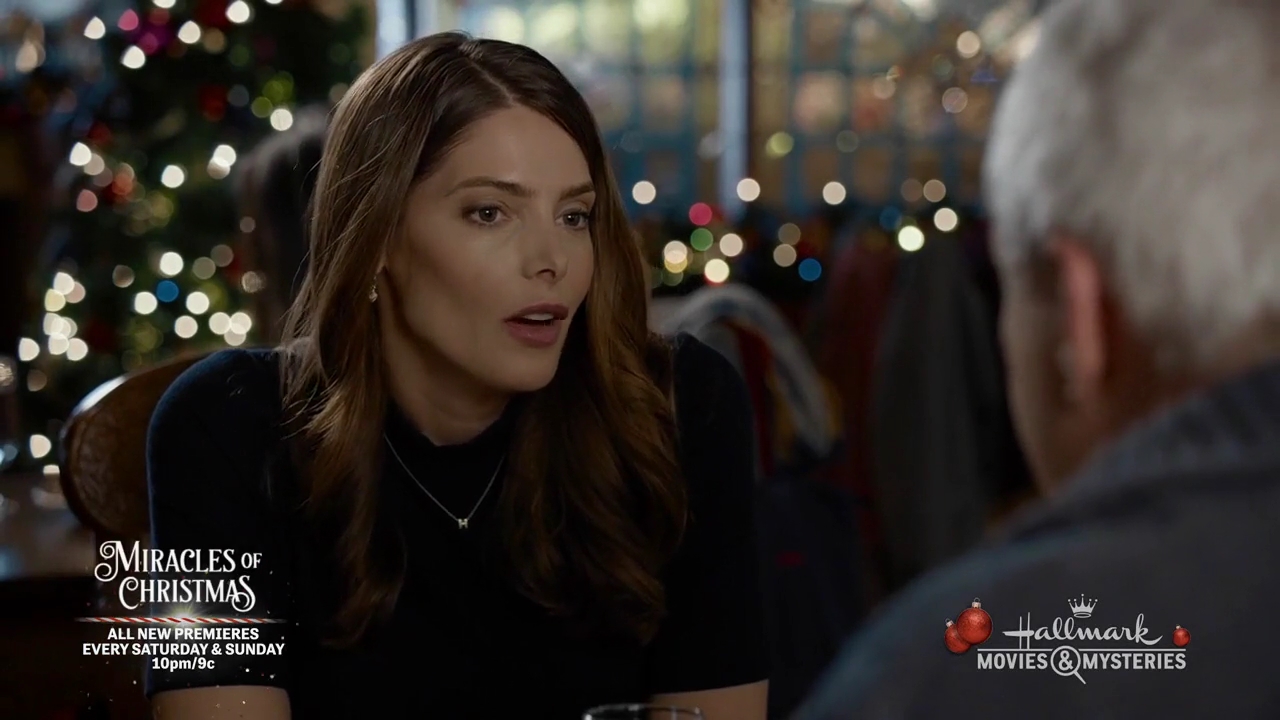 Ashley-Greene-dot-nl_ALittleChristmasCharm0351.jpg