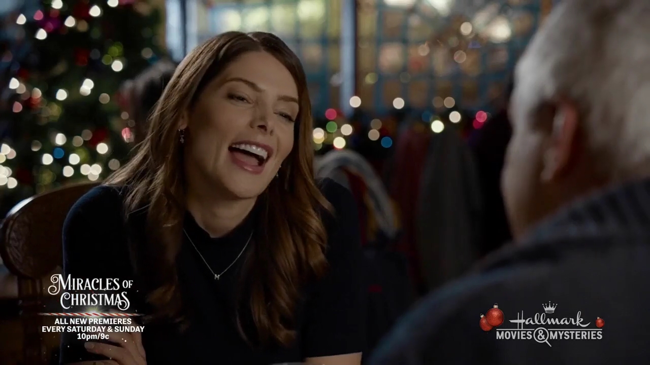 Ashley-Greene-dot-nl_ALittleChristmasCharm0357.jpg