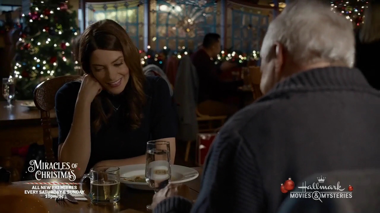 Ashley-Greene-dot-nl_ALittleChristmasCharm0367.jpg