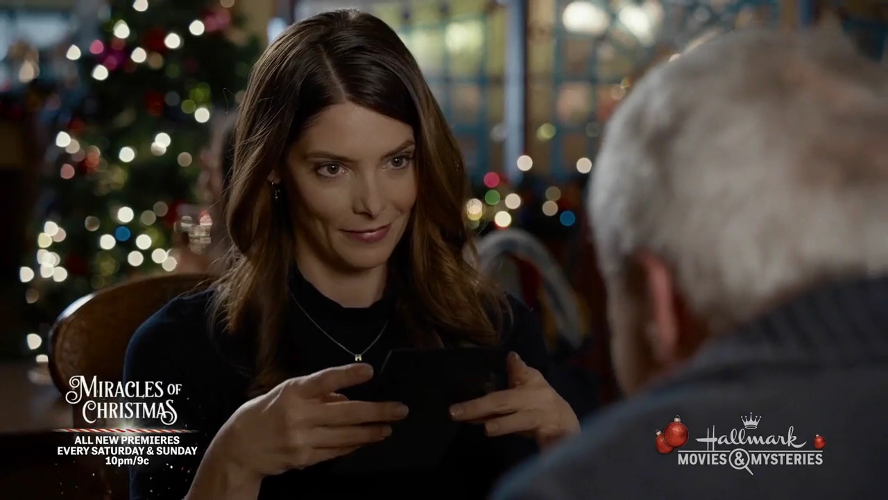 Ashley-Greene-dot-nl_ALittleChristmasCharm0375.jpg