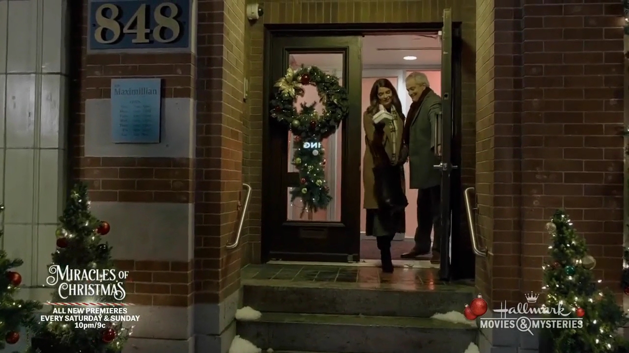 Ashley-Greene-dot-nl_ALittleChristmasCharm0430.jpg