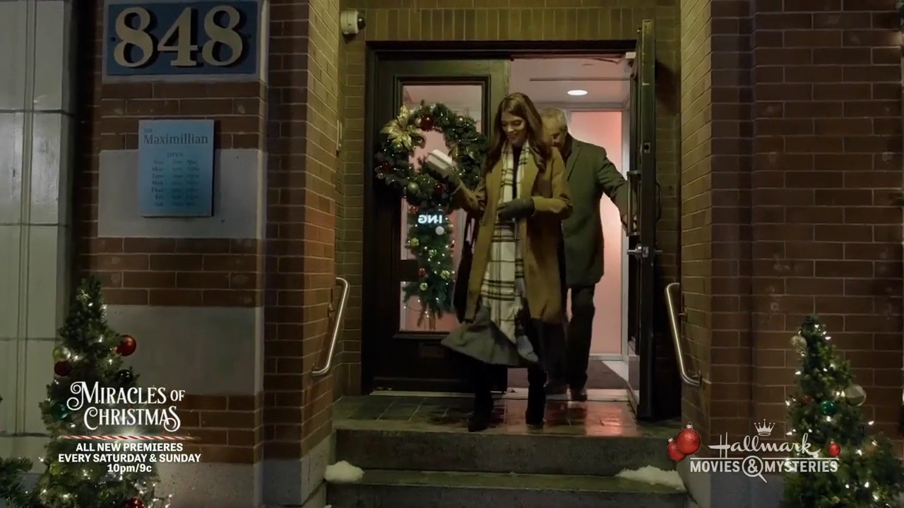 Ashley-Greene-dot-nl_ALittleChristmasCharm0431.jpg