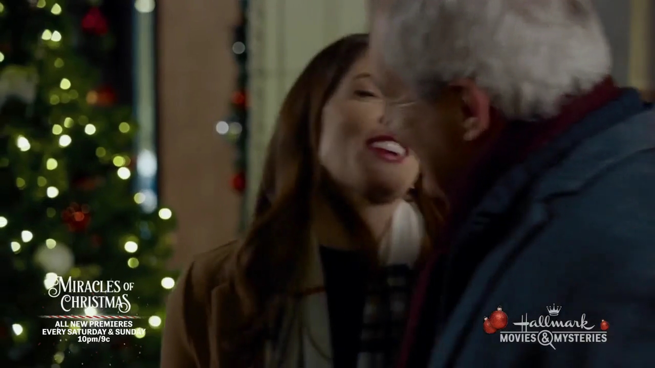 Ashley-Greene-dot-nl_ALittleChristmasCharm0443.jpg