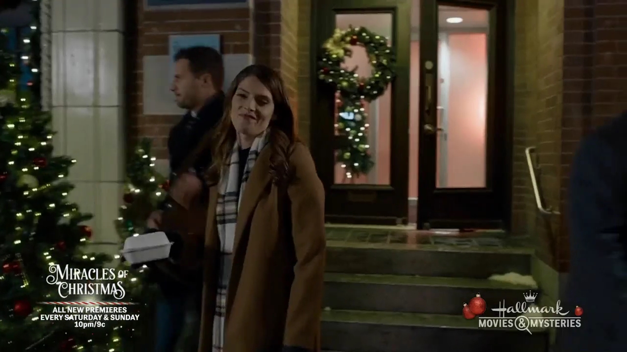 Ashley-Greene-dot-nl_ALittleChristmasCharm0444.jpg