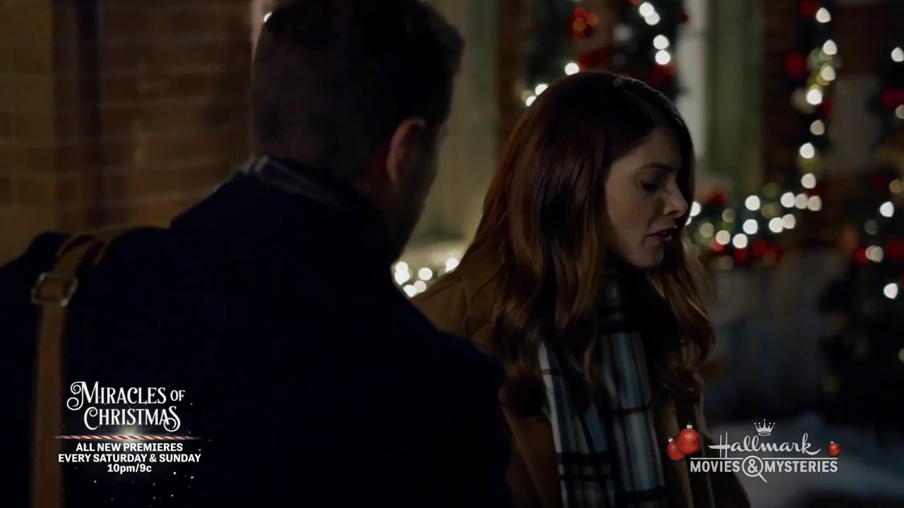 Ashley-Greene-dot-nl_ALittleChristmasCharm0447.jpg